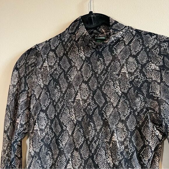 ✨ Wild Fable Black Snakeskin Sheer Top XS - Picture 2 of 6